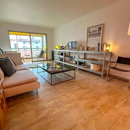 Apartment Emplacement Ideal A 500m Du Palais, 2p Fonctionnel