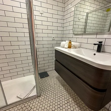 Emplacement Ideal A 500m Du Palais, 2p Fonctionnel Apartment