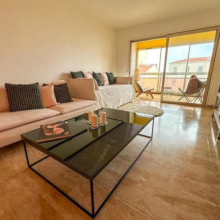 Apartment Emplacement Ideal A 500m Du Palais, 2p Fonctionnel